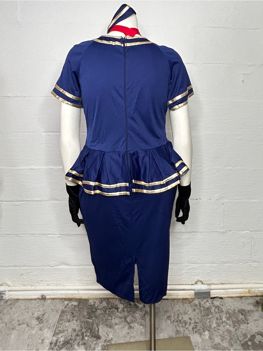 Leg Avenue Friendly Skies Flight Attendant 1X/2X Plus Halloween Costume - Picture 8 of 16